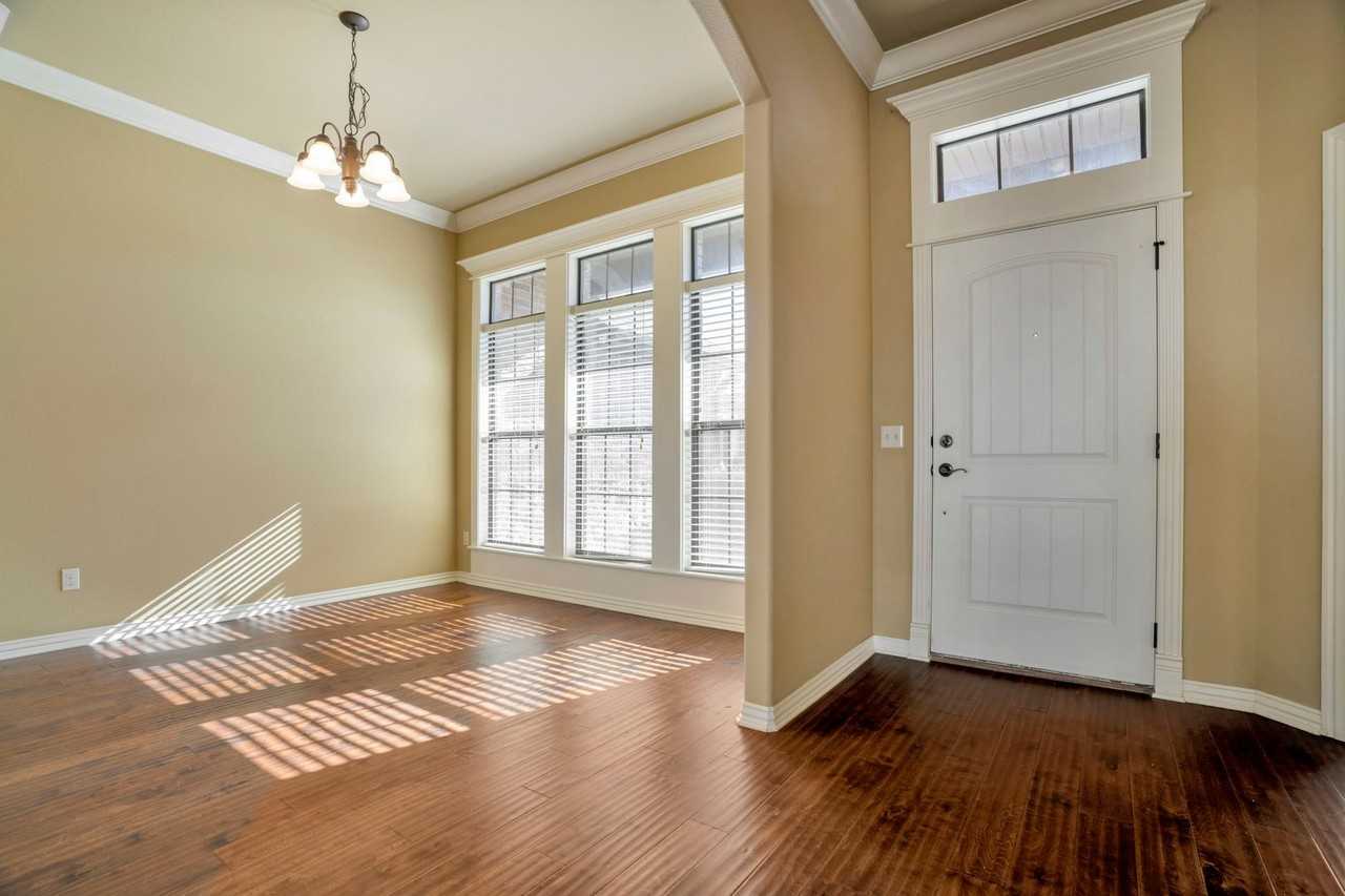 5340 Stockton Ave - Photo 5 of 29