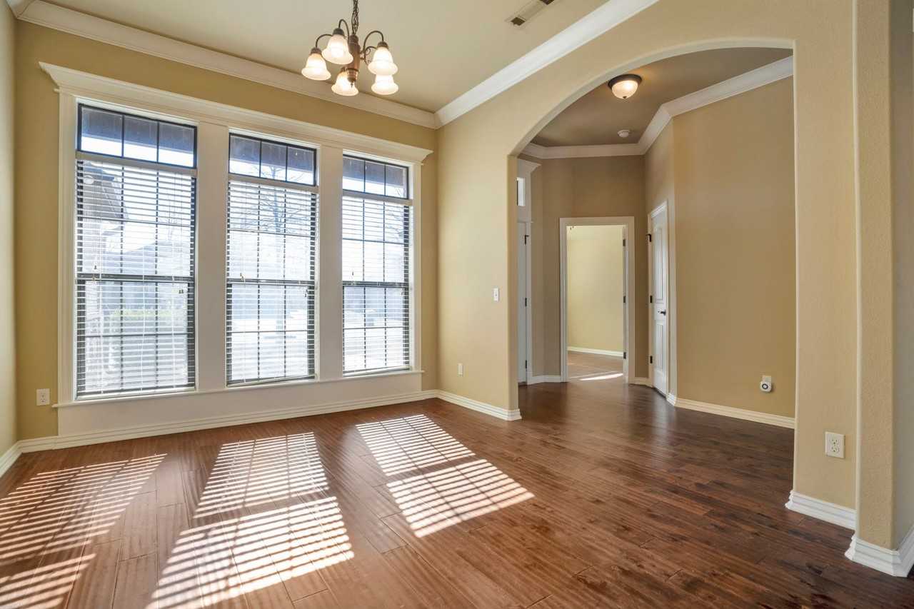 5340 Stockton Ave - Photo 6 of 29