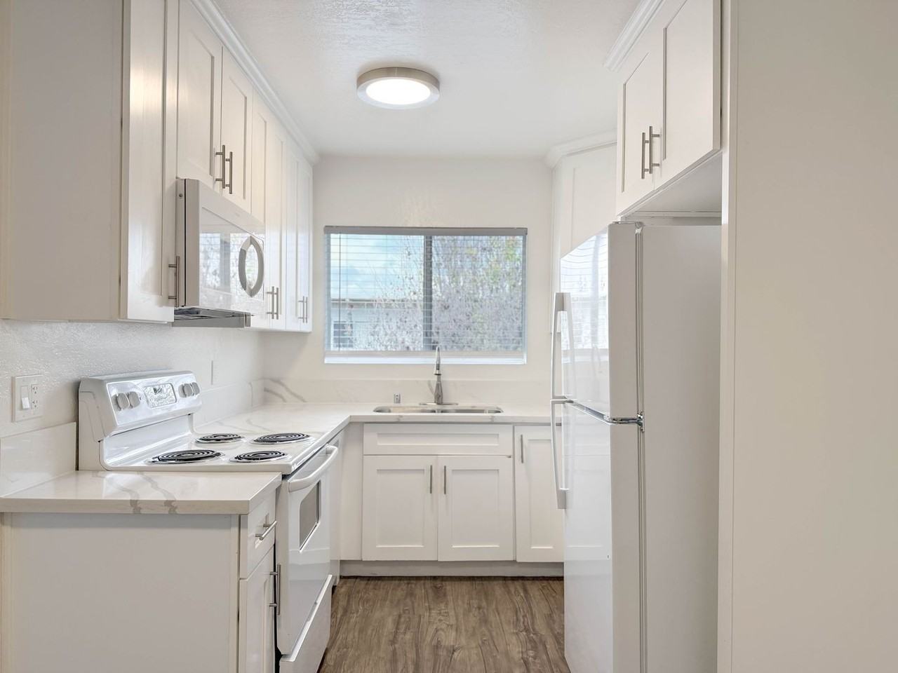 Pinewood Villas - Photo 2 of 39
