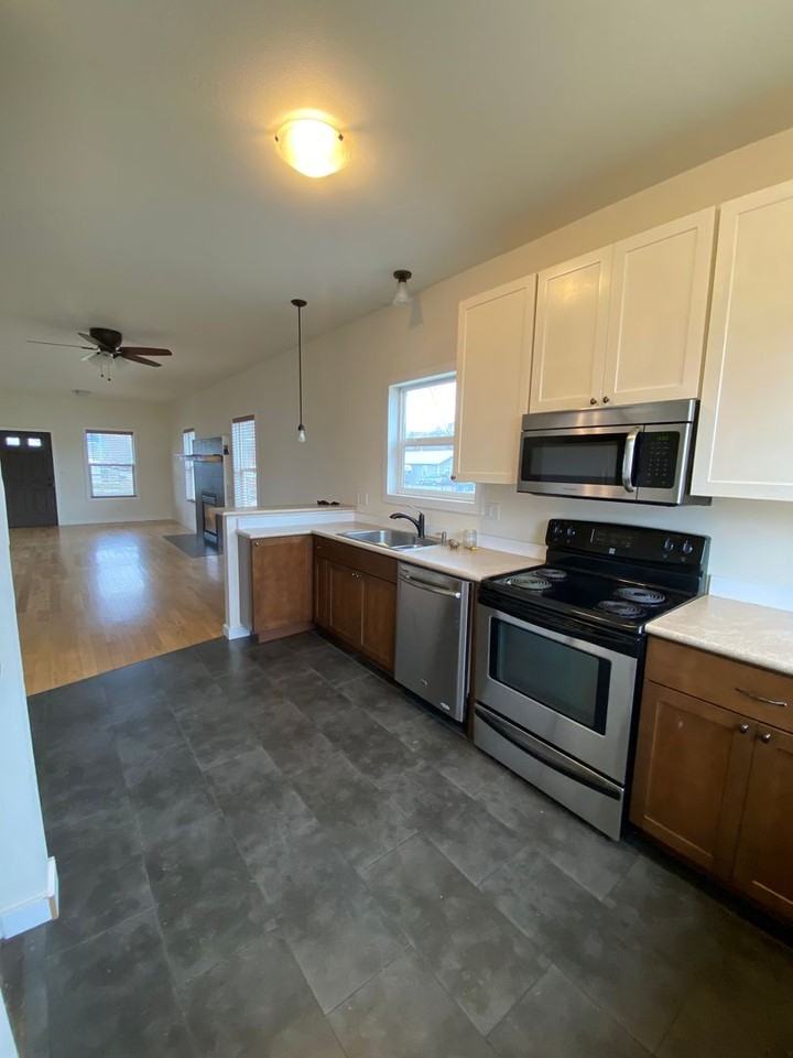 1801 Russell Ave - Photo 7 of 21