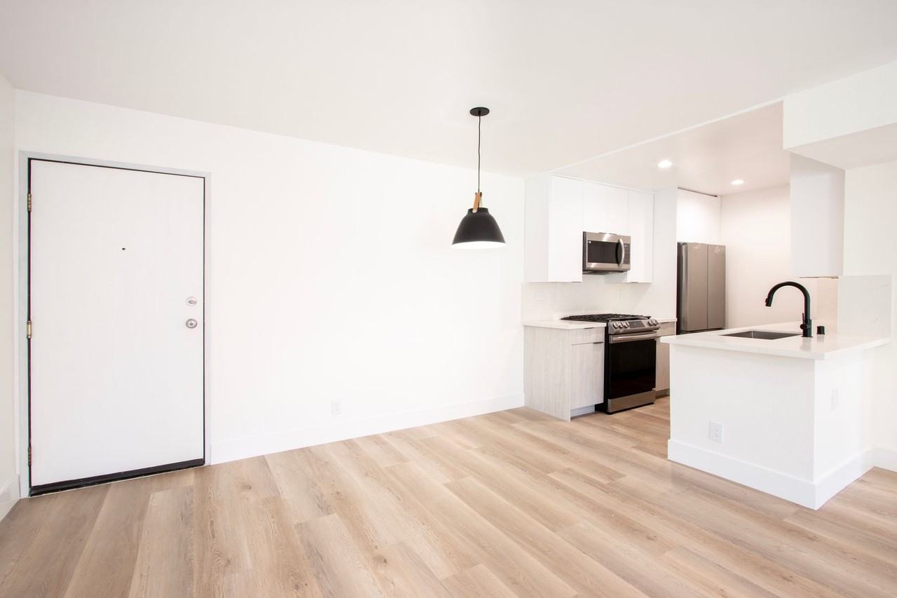 2123 Rodney Dr - Photo 6 of 18