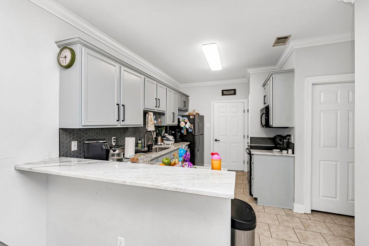 10600 Lakes Blvd - Photo 3 of 14