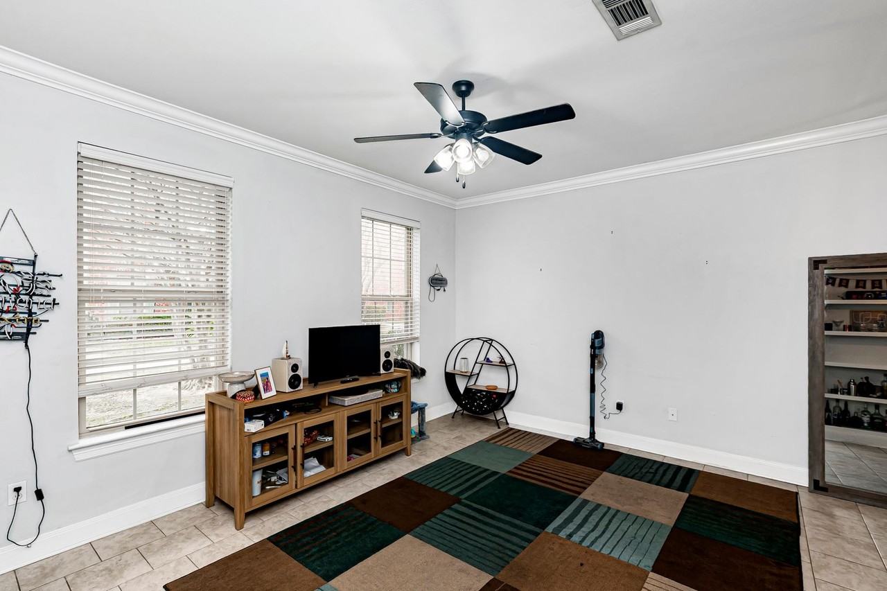 10600 Lakes Blvd - Photo 7 of 14