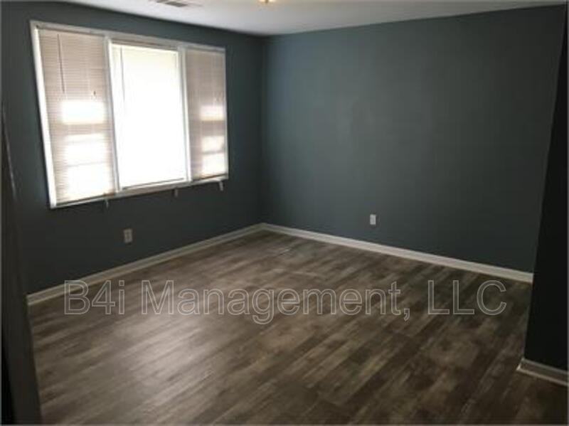 324 Macedonia Rd Se - Photo 3 of 11