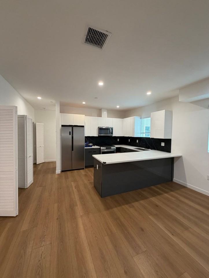 1629 S New Hampshire Ave - Photo 4 of 45