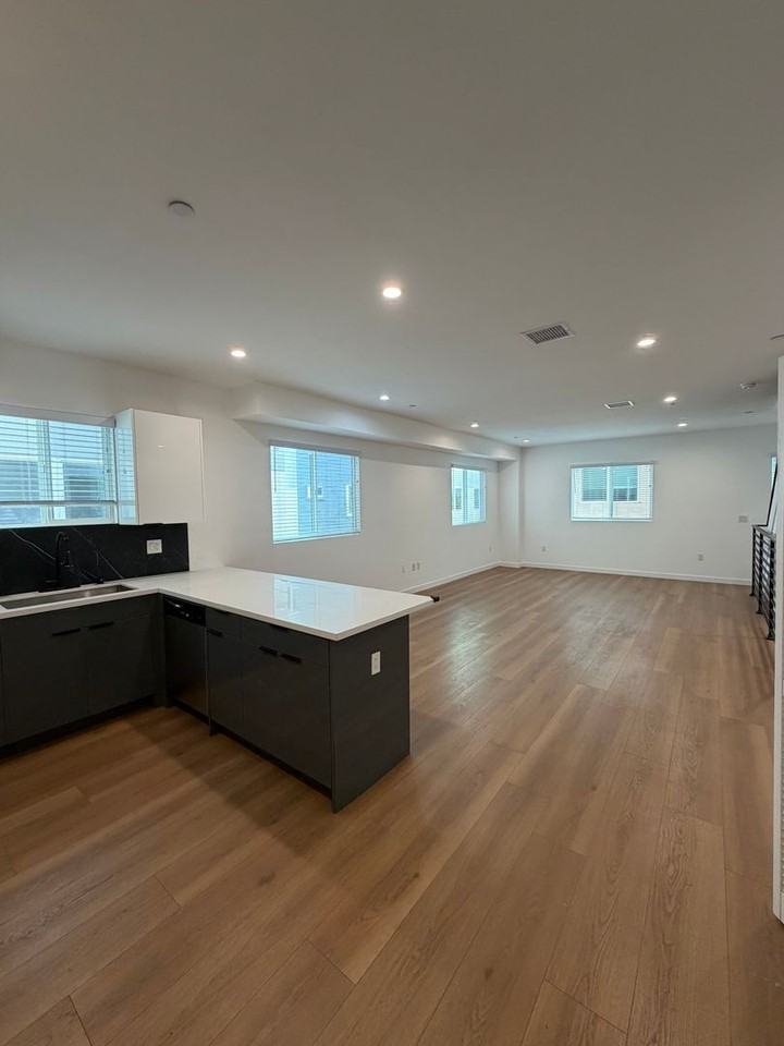 1629 S New Hampshire Ave - Photo 6 of 45