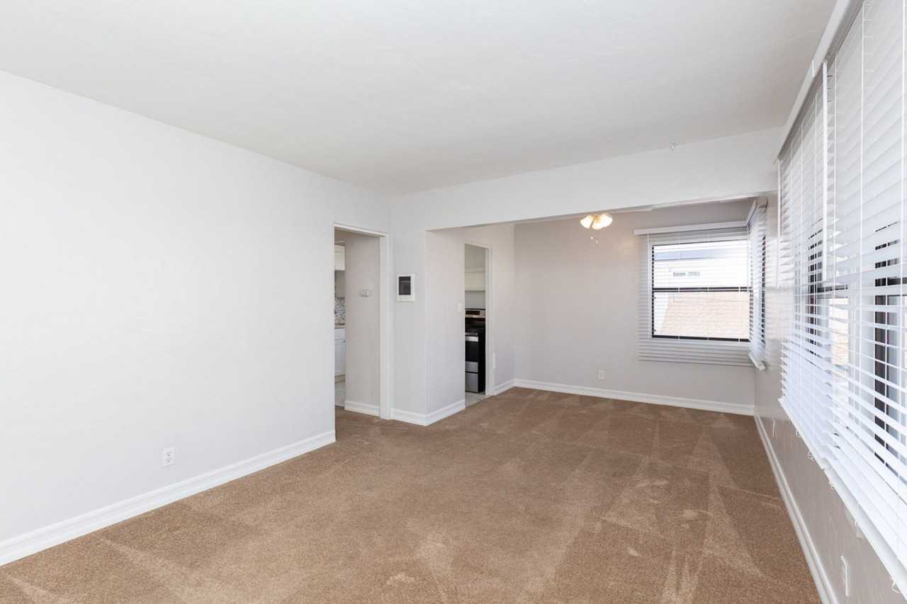 3027 Jarvis St - Photo 4 of 15