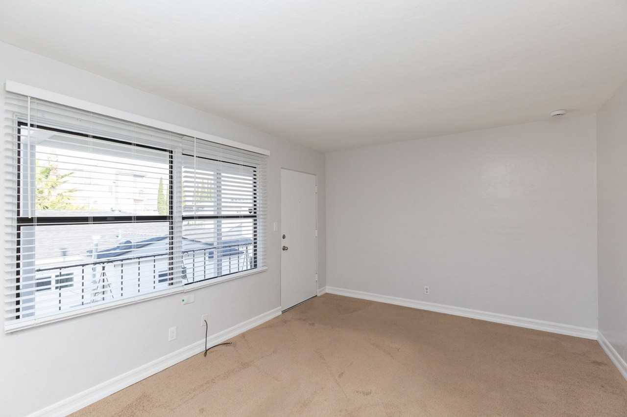 3027 Jarvis St - Photo 6 of 15