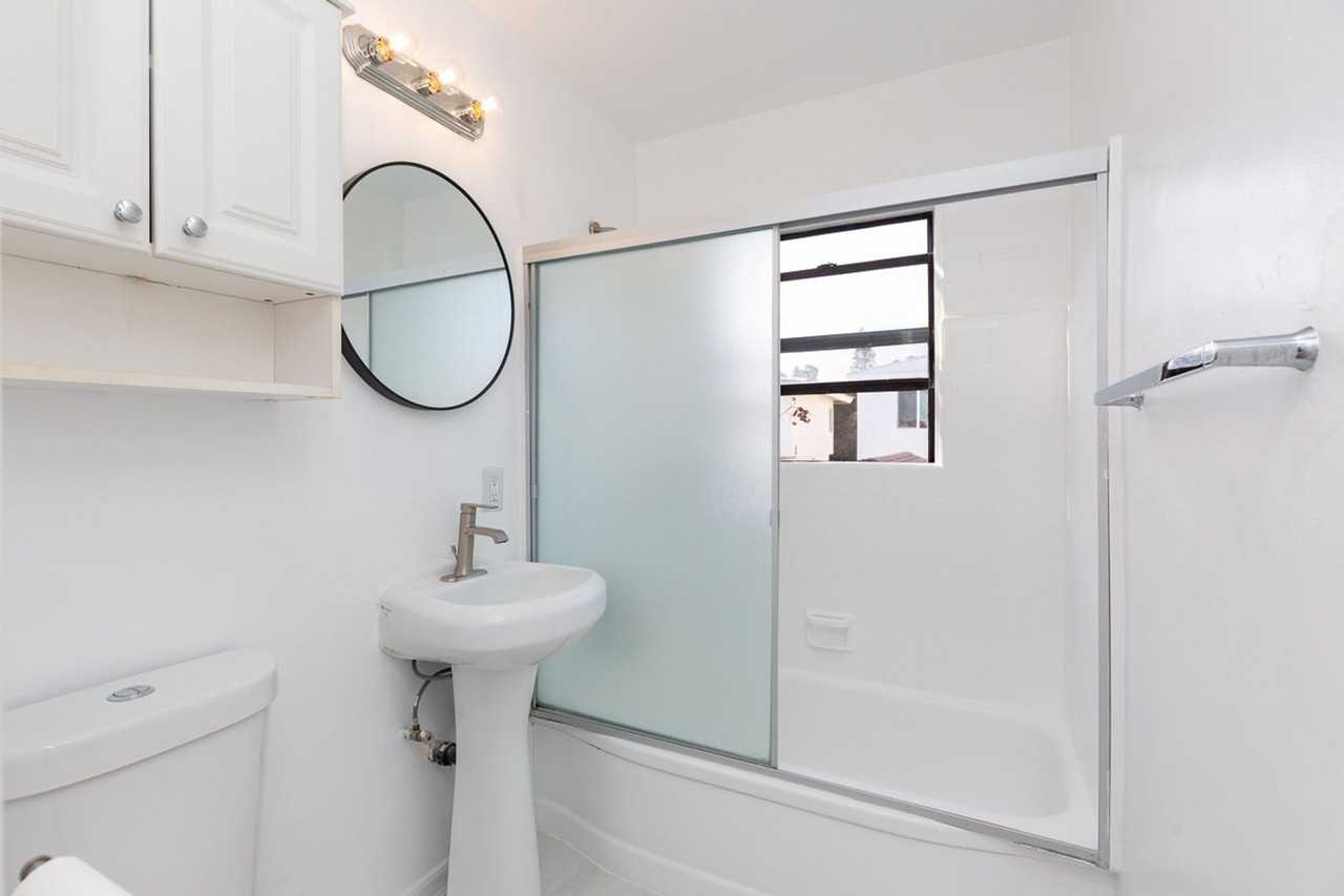 3027 Jarvis St - Photo 7 of 15