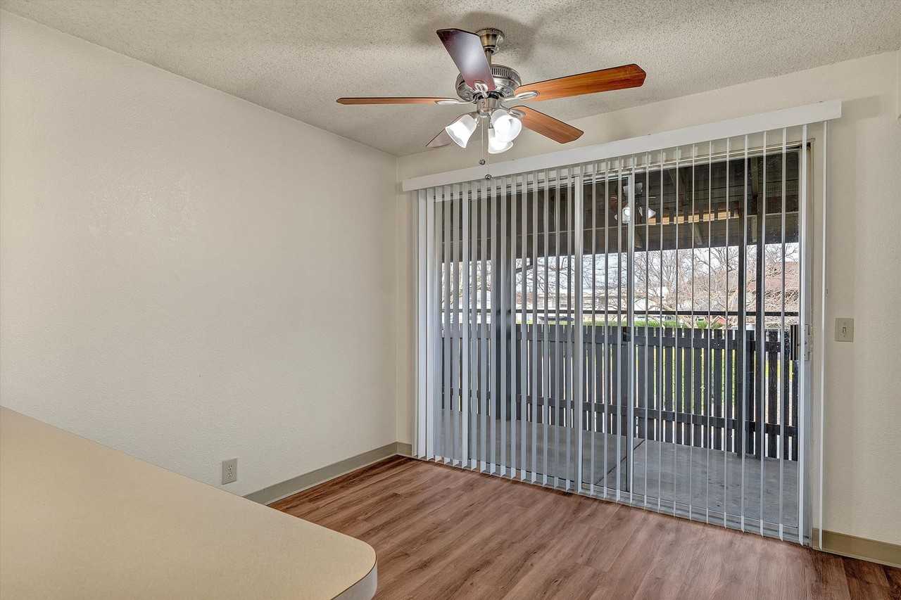 2 Bedroom 1 bath apartments available now! - Photo 5 of 27