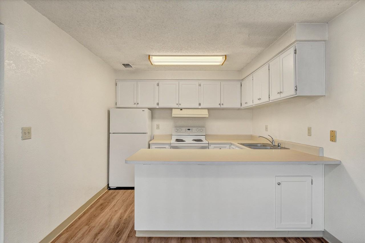 2 Bedroom 1 bath apartments available now! - Photo 7 of 27