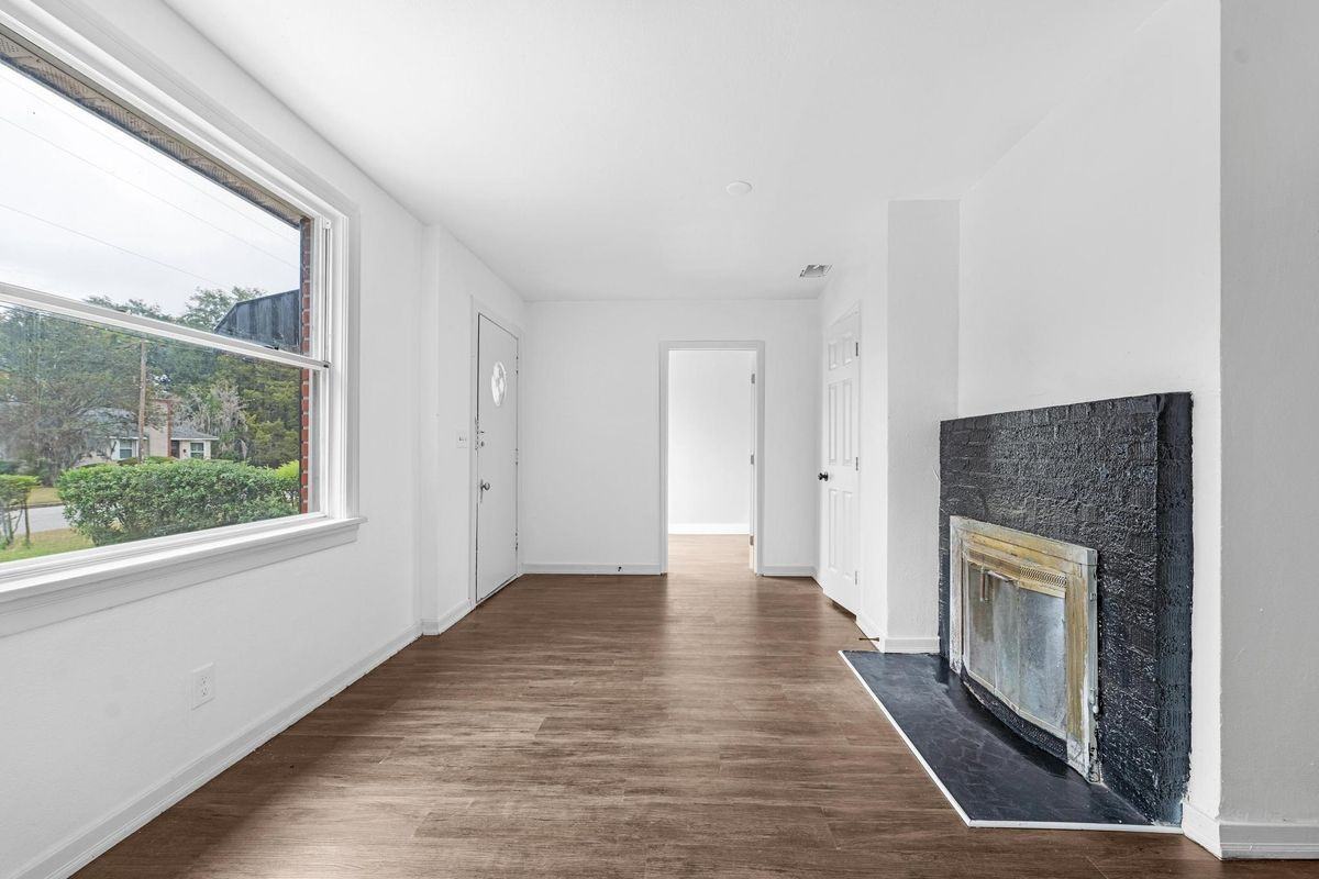 366 W 67th St - Photo 6 of 18