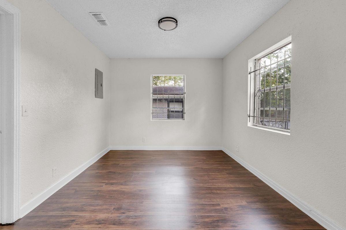 2013 W 6th St - Photo 2 of 17