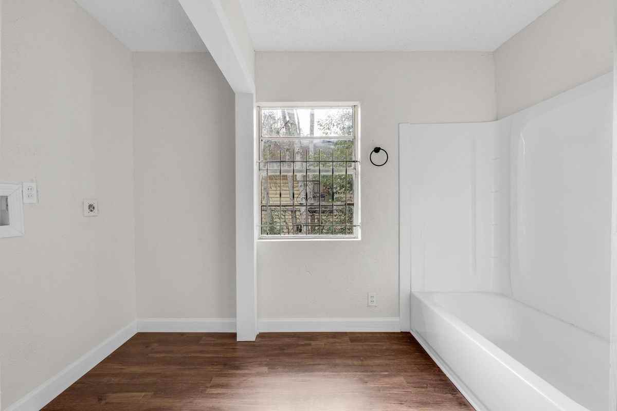 2013 W 6th St - Photo 3 of 17