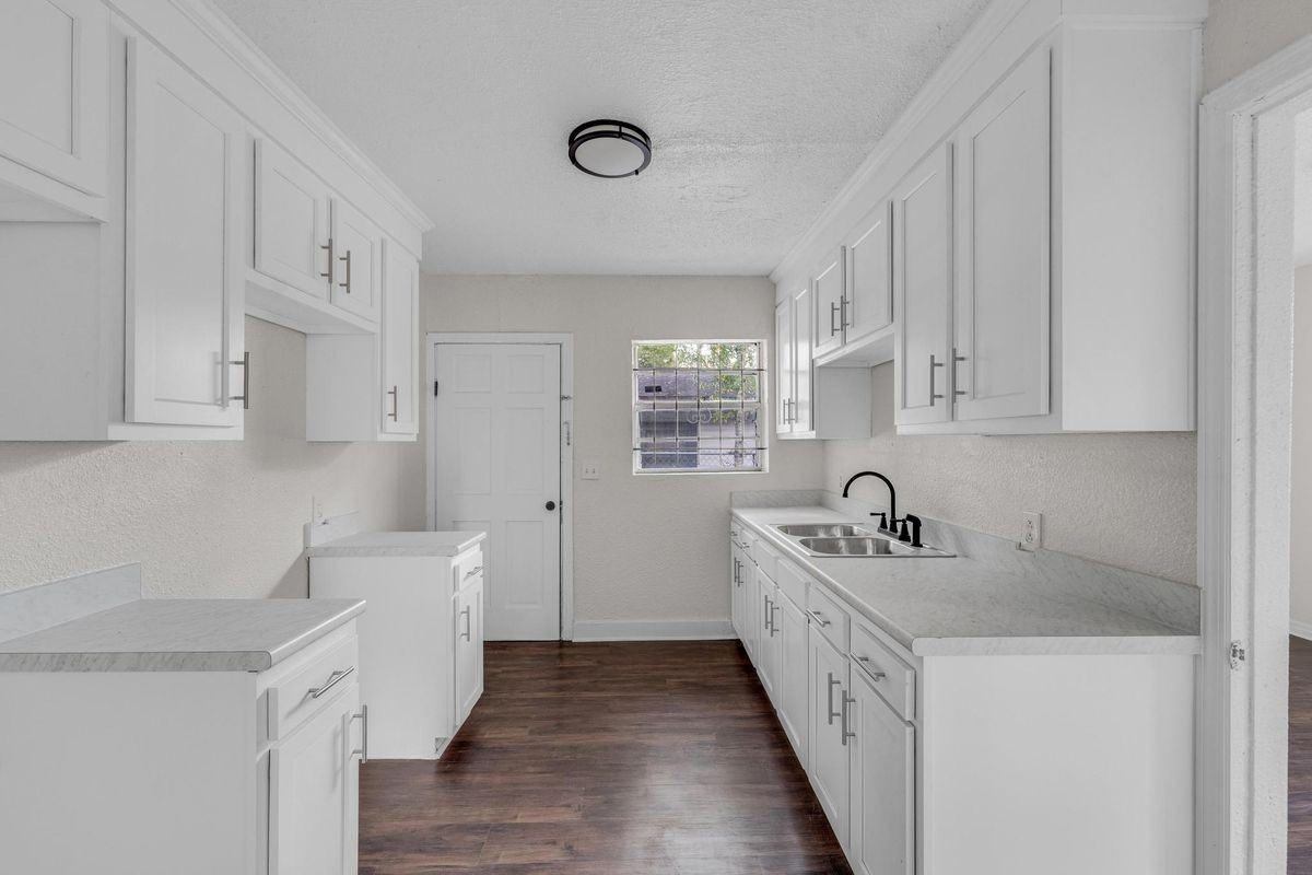 2013 W 6th St - Photo 4 of 17