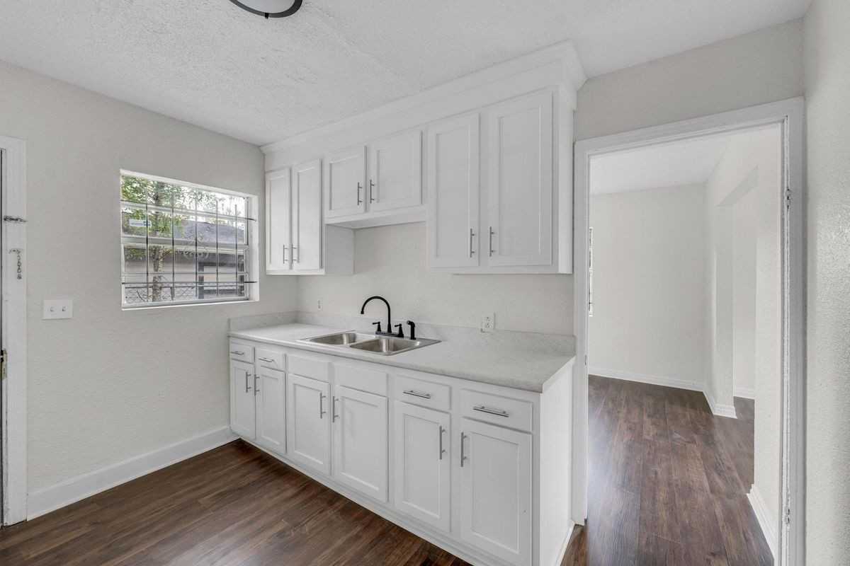 2013 W 6th St - Photo 5 of 17