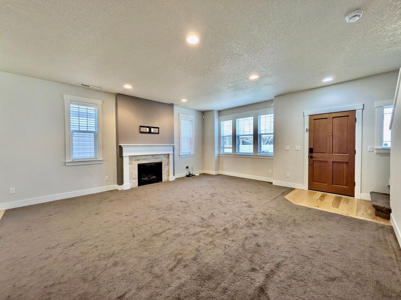 550 Sw 200th Ave - Photo 2 of 29