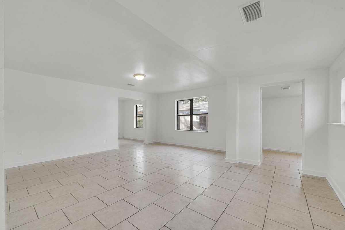 1830 W 27th St - Photo 2 of 21