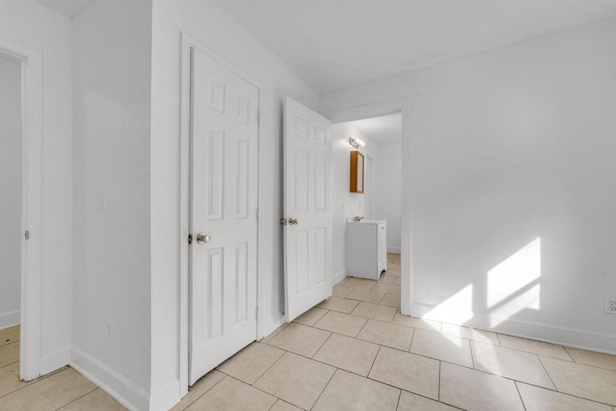 1830 W 27th St - Photo 3 of 21