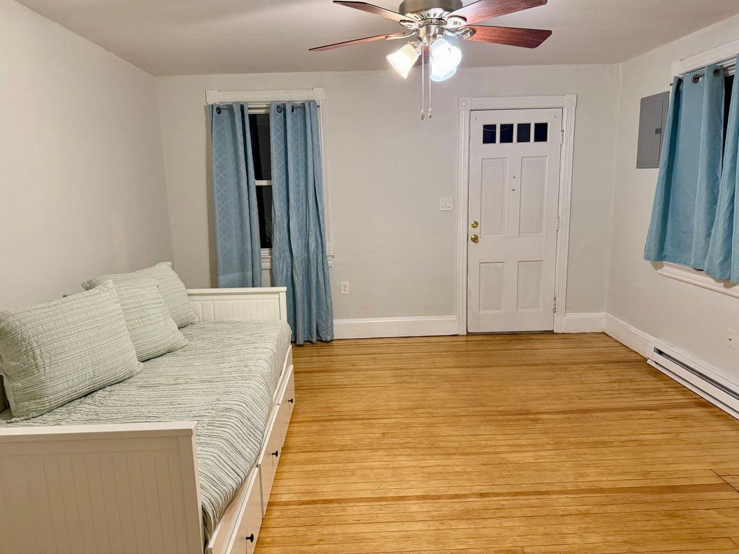 931 Wood Ave - Photo 5 of 10