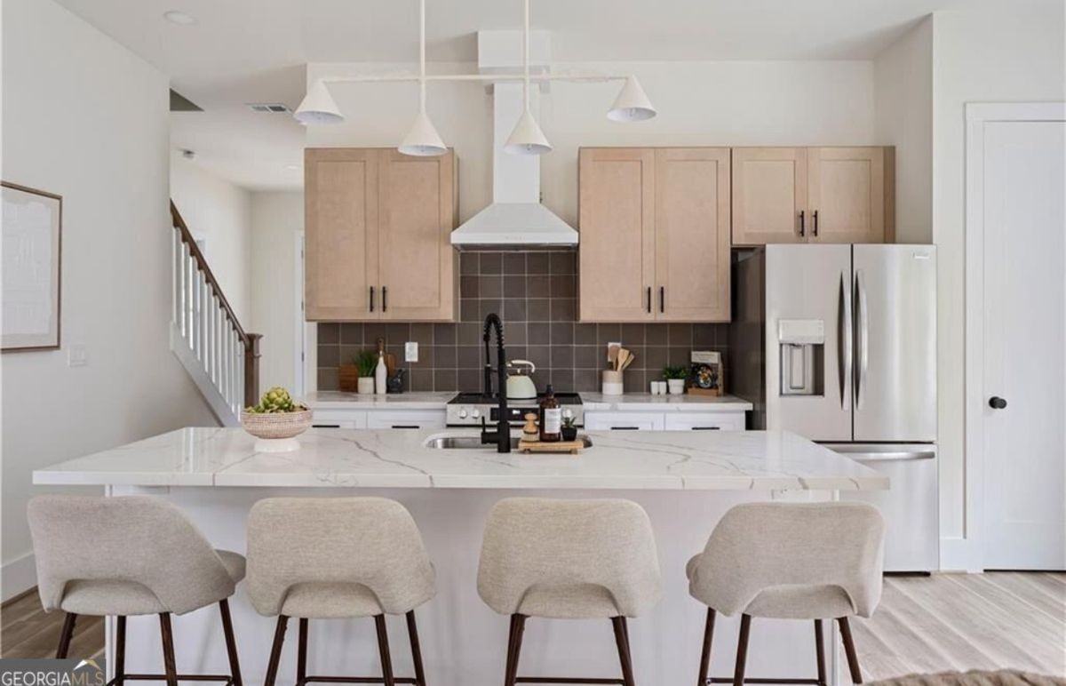 1265 Oak St Sw - Photo 2 of 26