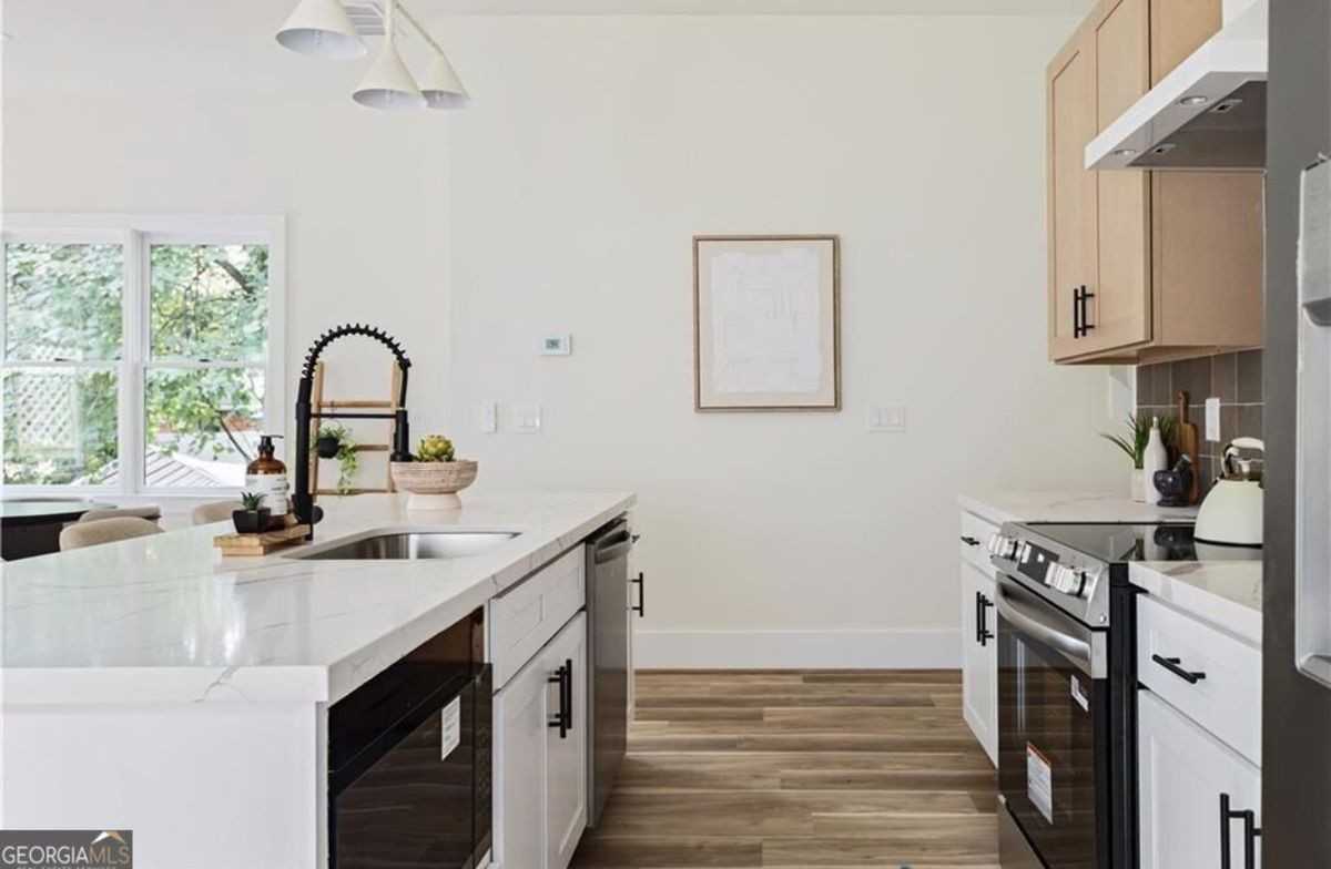 1265 Oak St Sw - Photo 3 of 26