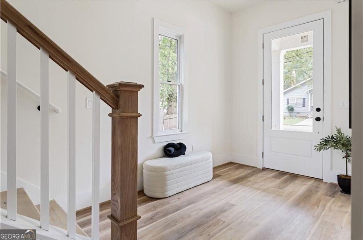 1265 Oak St Sw - Photo 4 of 26