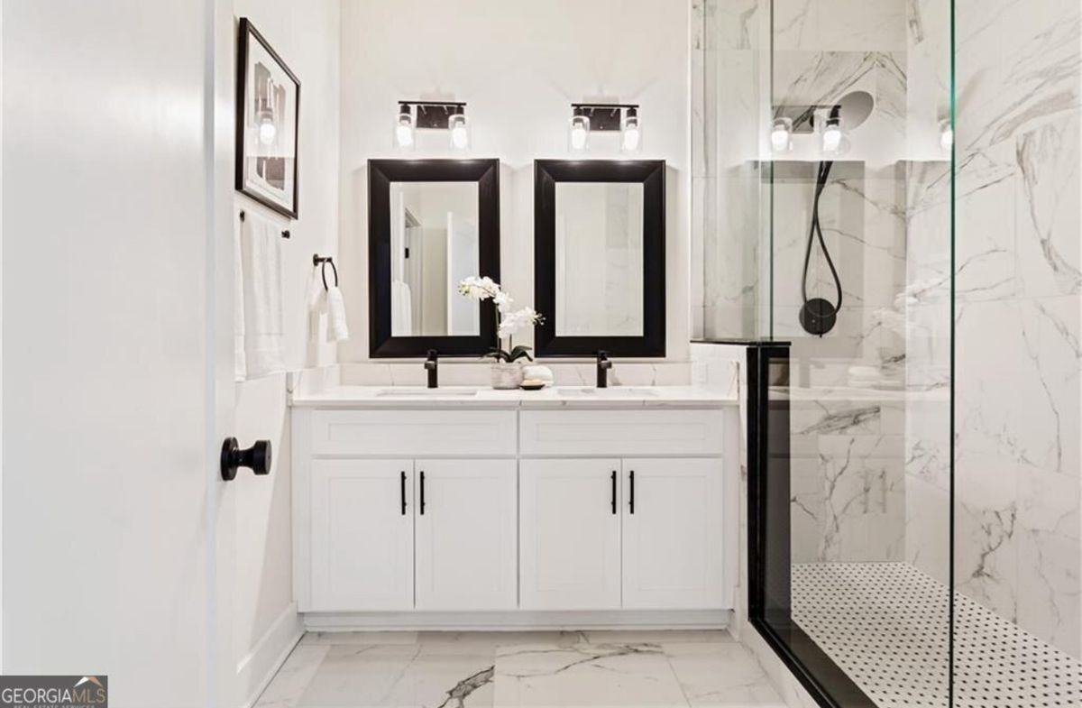 1265 Oak St Sw - Photo 6 of 26