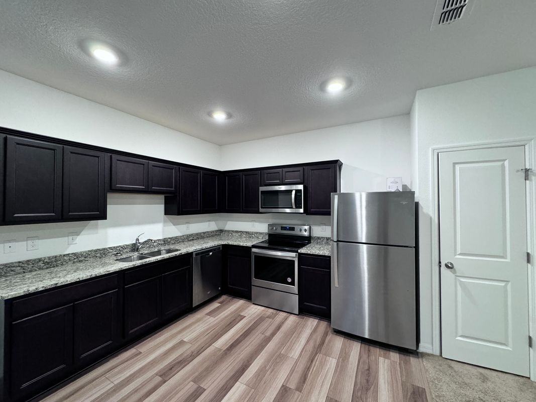 580 Madison Dr - Photo 6 of 18