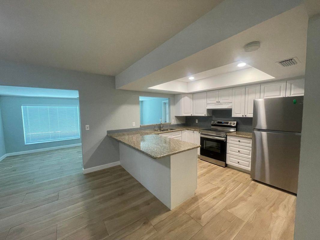 11737 Inverness Cir - Photo 3 of 15