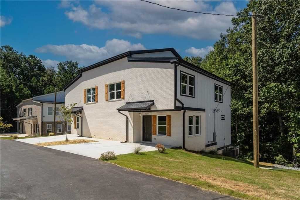 2387 Highpoint Rd - Photo 3 of 27