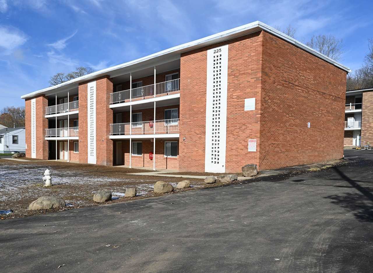 225 Hillside Ave Apartments - Photo 2 of 16