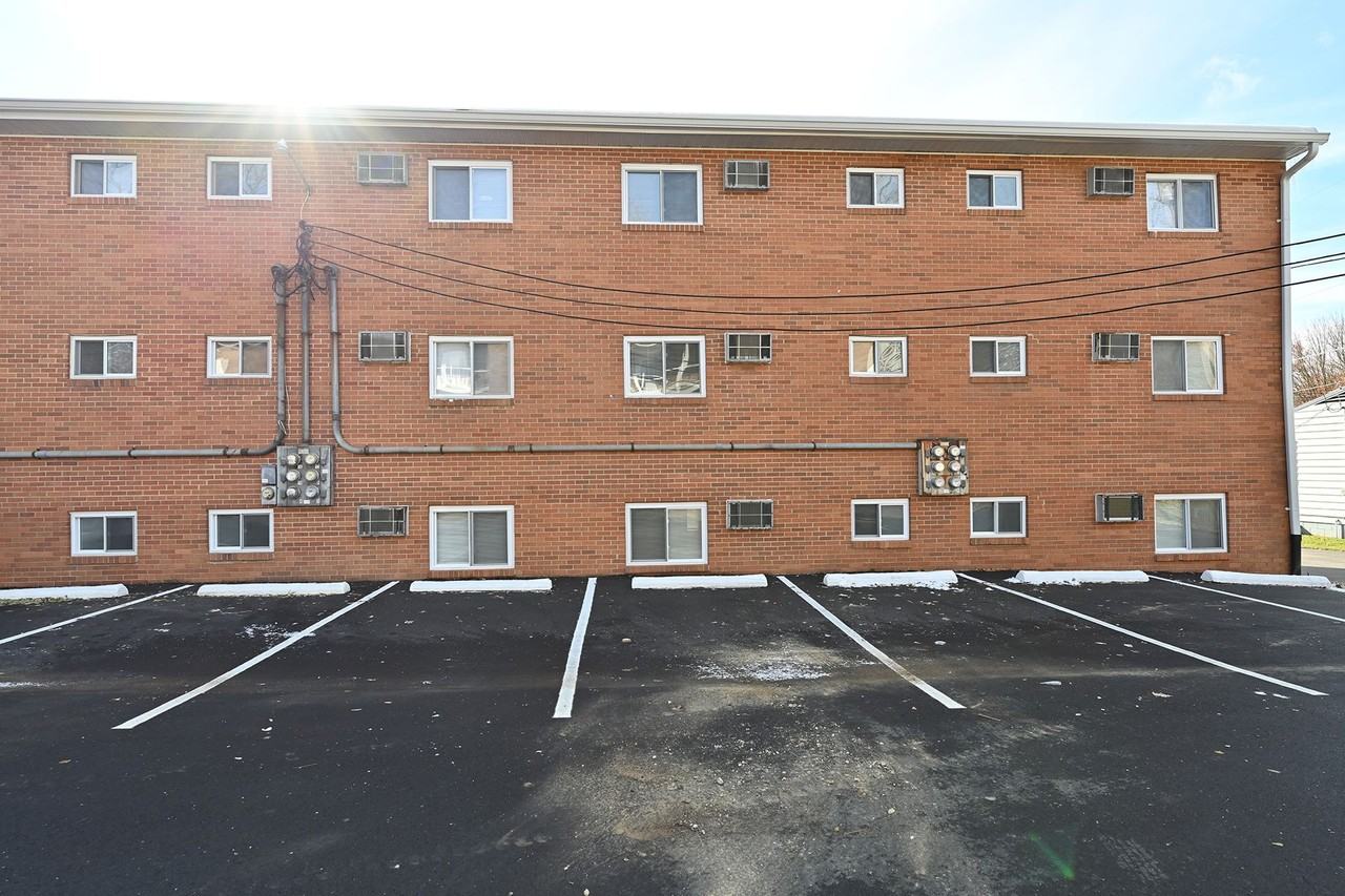 225 Hillside Ave Apartments - Photo 3 of 16