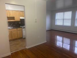 featured image of 907 W 7th St