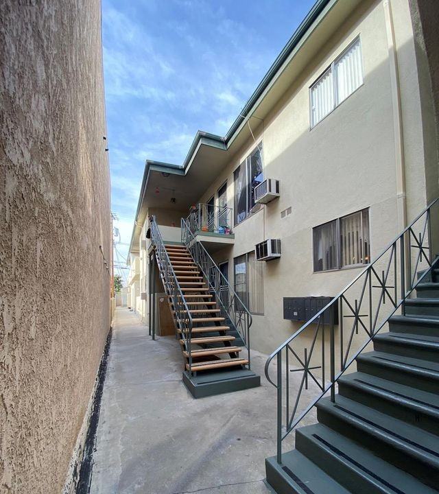 241 E. Alameda Ave - Photo 2 of 33