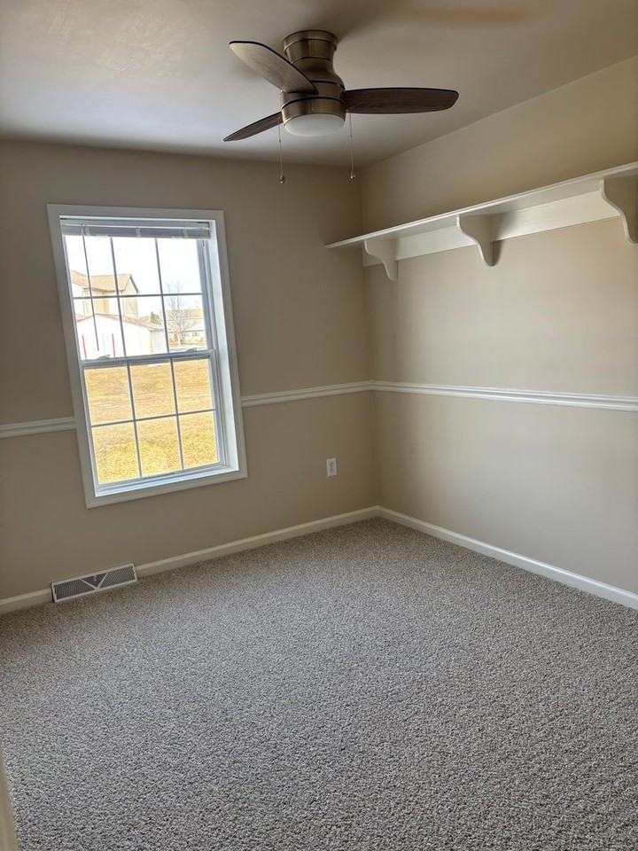 2143 Penn St - Photo 3 of 10