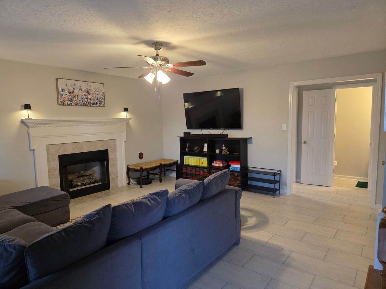 1318 Maple Leaf Ct - Photo 2 of 22