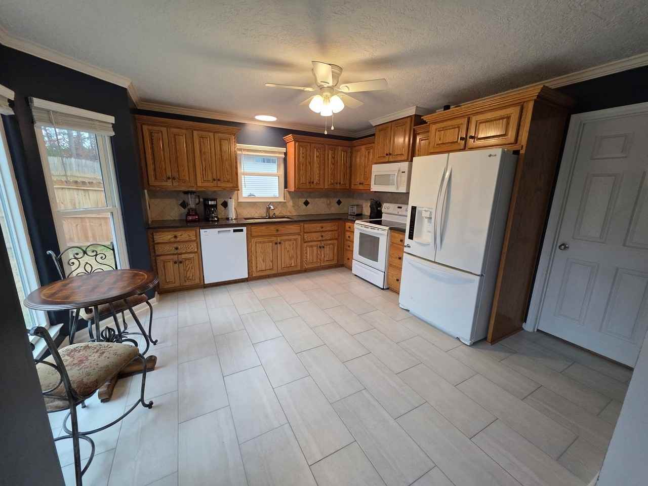 1318 Maple Leaf Ct - Photo 6 of 22