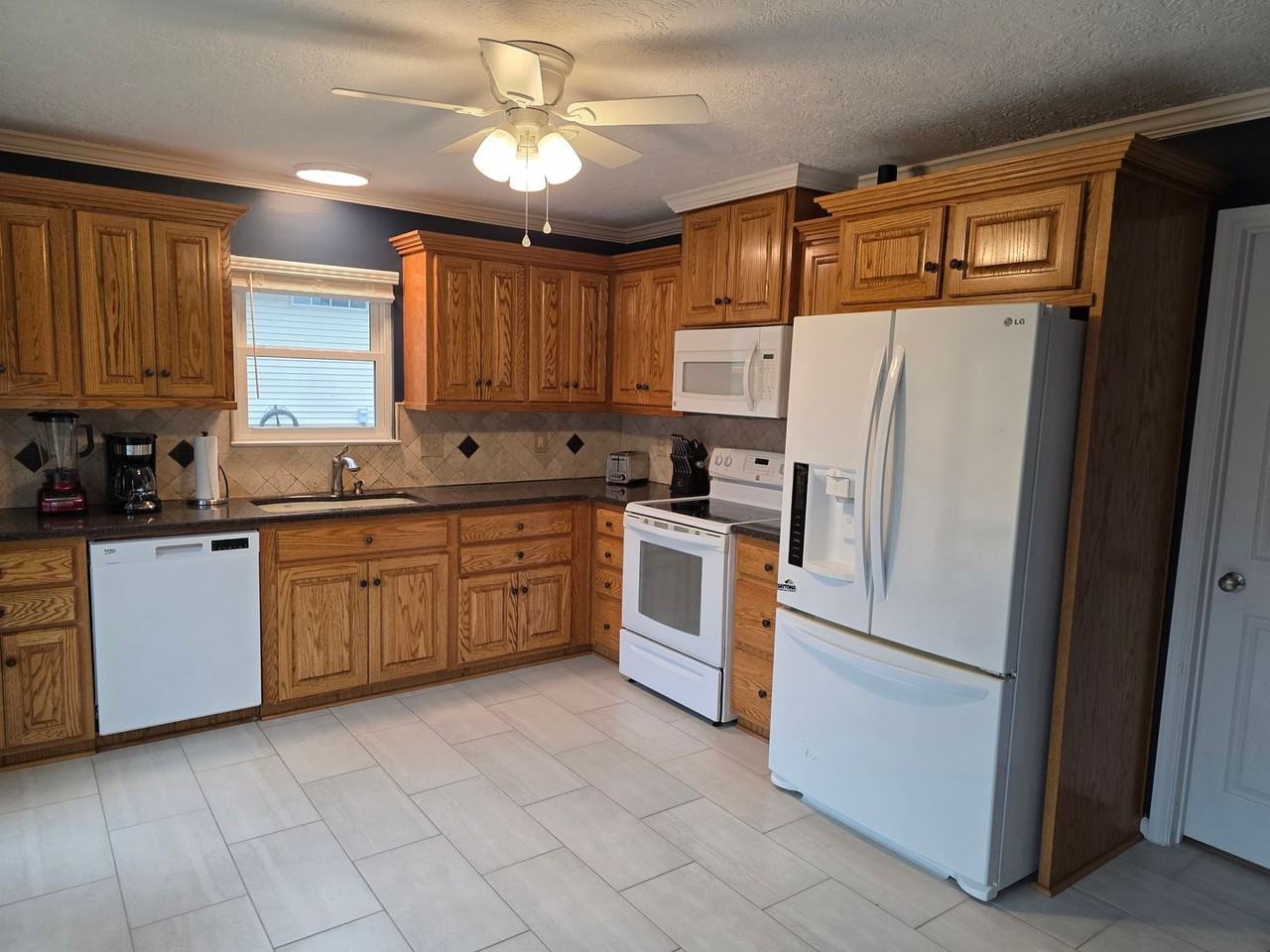 1318 Maple Leaf Ct - Photo 7 of 22