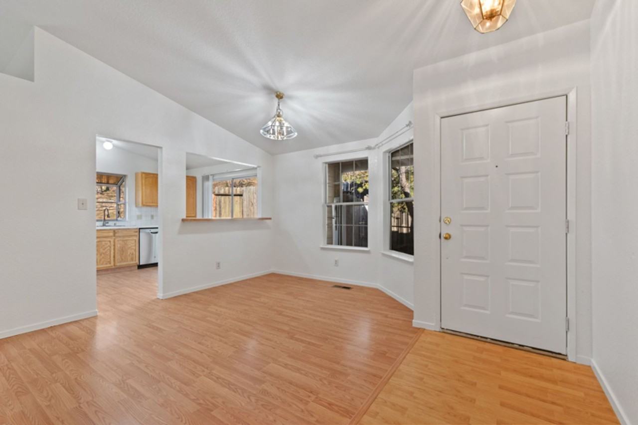 6517 Fall River Cir - Photo 2 of 10