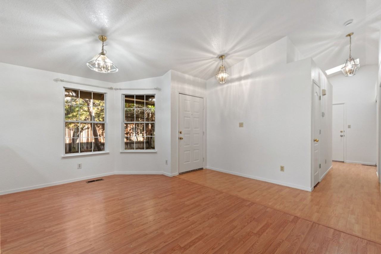 6517 Fall River Cir - Photo 3 of 10