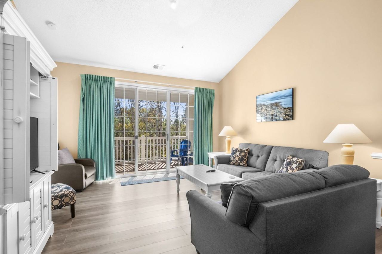 6015 Catalina Dr - Photo 2 of 50