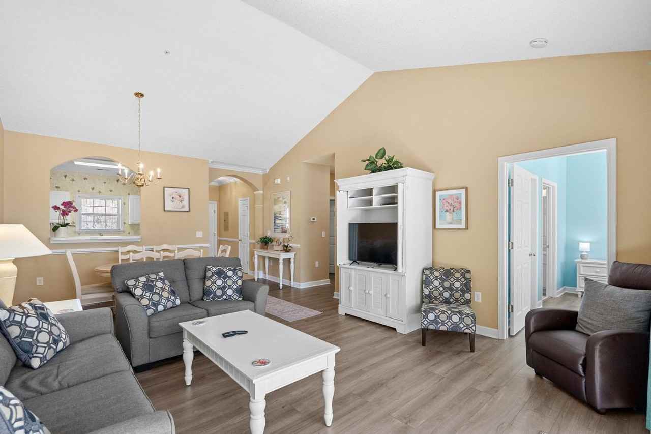 6015 Catalina Dr - Photo 3 of 50