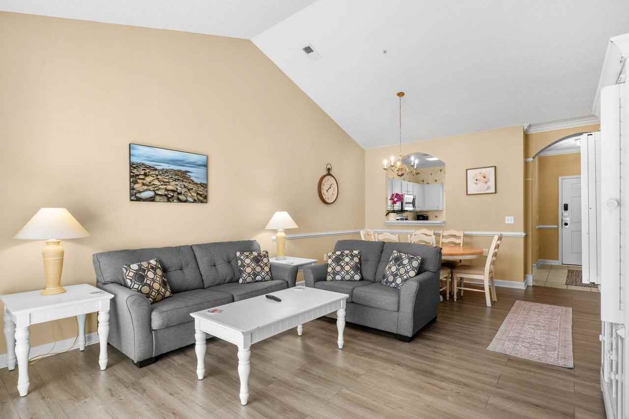 6015 Catalina Dr - Photo 4 of 50