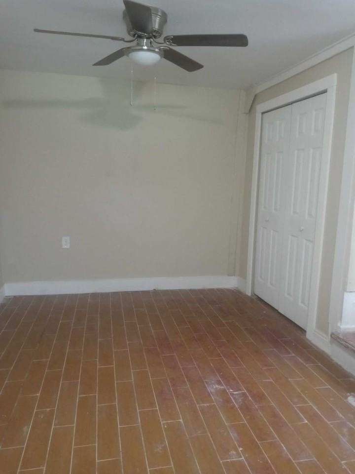 1323 1323 Lamar 4 - Photo 2 of 4