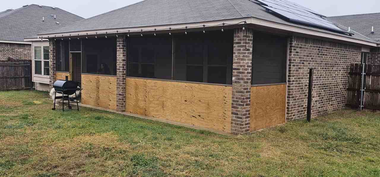 211 W Mockingbird Ln - Photo 2 of 6