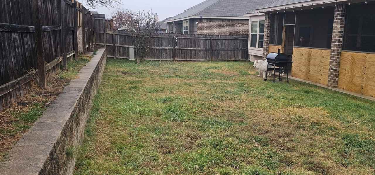 211 W Mockingbird Ln - Photo 4 of 6