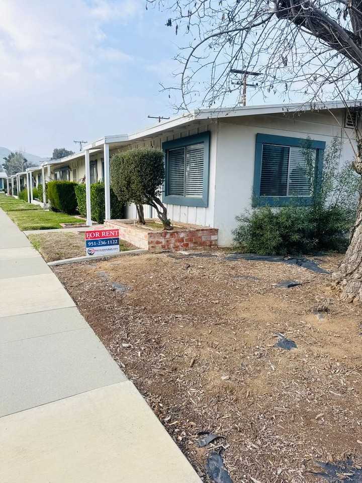 26300 Cherry Hills Blvd