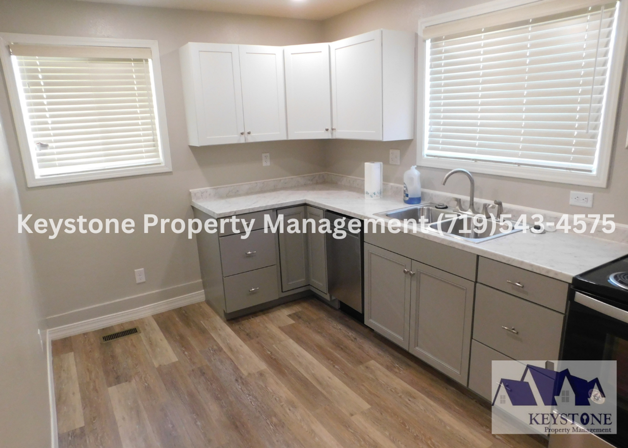 1410 Spruce St - Photo 3 of 16