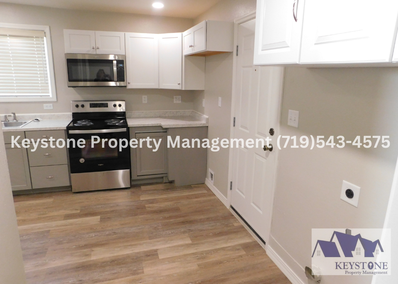 1410 Spruce St - Photo 5 of 16